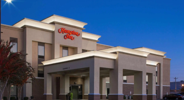 Кровать в общем номере Hampton Inn Troy