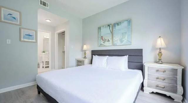 Sunshine & Whiskey Condo for 6 With Resort Amenities Near Grand Boulevard, Забронировать Курортный отель Мирамар-Бич Emerald Coast