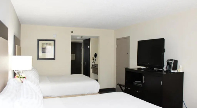 Четырёхместный номер Standard Holiday Inn Atlanta-Northlake by IHG