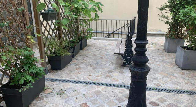 BEST CENTRAL Chambres Privées - Seine & Louvre in the Connected Heart of Paris, Забронировать Отель 4-й округ: Отель-де-Виль Париж, рядом с Станция метро Rambuteau