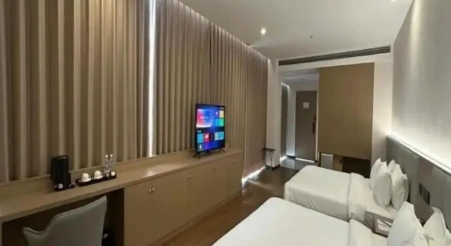 Четырёхместный номер Standard The MAJULAN Hotel