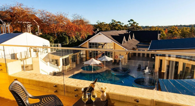 Двухместный номер Deluxe с балконом и с видом на озеро Fairmont Resort Blue Mountains MGallery Collection