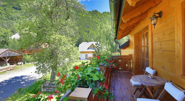 Семейные апартаменты с 2 комнатами с балконом и с видом на сад Apartments in Villa Flora