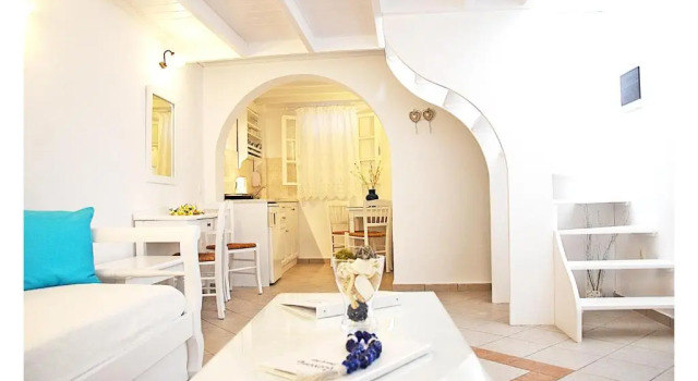 Люкс с видом на горы Reverie Santorini Hotel