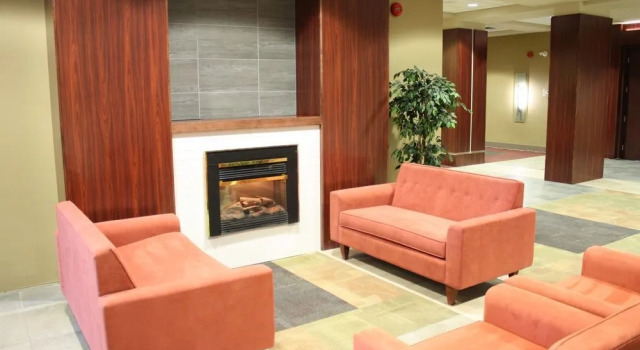 Ramada Winnipeg Airport Viscount Gort, Book Hotel Hotels in Manitoba with a Pool, Swimming Pool