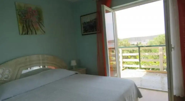 Serene Barbat Escape with Just Minutes from the Beach, Prenota Appartamento Hotel a Isole Quarnerine con piscina, Piscina