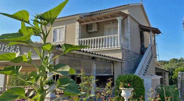 Antigone House, Забронировать Отель Айос-Стефанос 