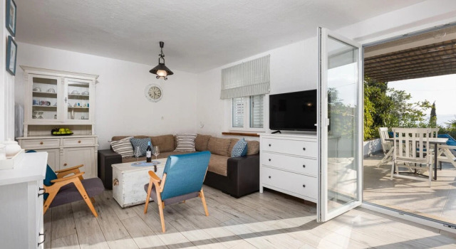 Nice Home in Pinezici With Wifi and 4 Bedrooms, Varaa Hotelli Hotellit Kvarner Islands uima-altaalla, Uima-allas