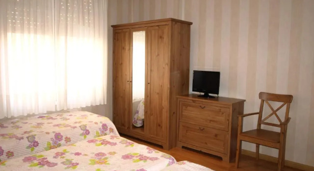 Hostal Orejas, Забронировать Хостел Леон Кастилия и Леон, рядом с Музей современного искусства