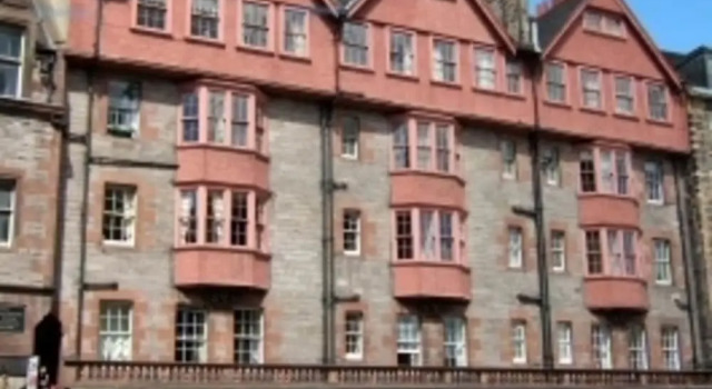 Lovely 2-bed Apartment in Old Town Edinburgh, Забронировать Апартаменты/квартира Старый город Эдинбург, рядом с Национальный музей Шотландии