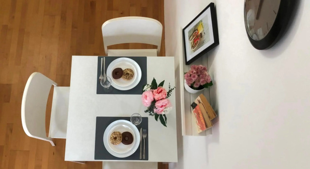 New, bright apartment near the metro!