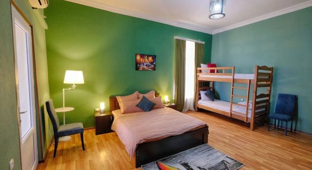Семейный номер Standard с балконом Euphoria Inn