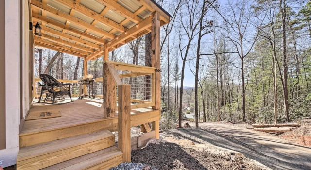 Коттедж Modern Cabin w/ Fire Pit u003c 3 Mi to Trails