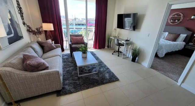 2br2bd, Downtown, Cal King, Rezerwuj Hotel Hotele w Palm Beach County z basenem, Basen