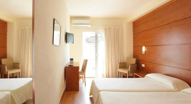 Двухместный номер Standard с балконом Limehome Benidorm Calle Mayor