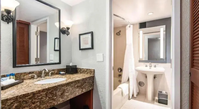 Четырёхместный номер Standard Miami Lakes Hotel