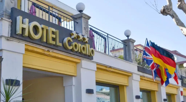 Полулюкс Hotel Corallo