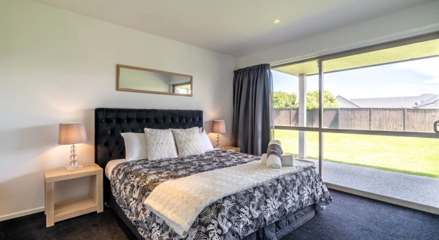 Toodle's Wanaka Luxury with Mountain Views