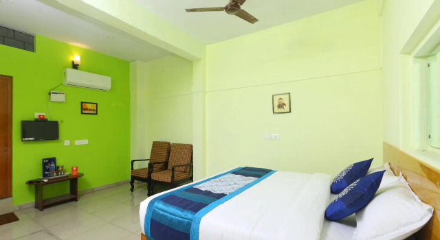 Super Hotel O Thavalakuppam Near Bus Stand, Забронировать Отель Отели Пурнанкупам с завтраком, Завтраки