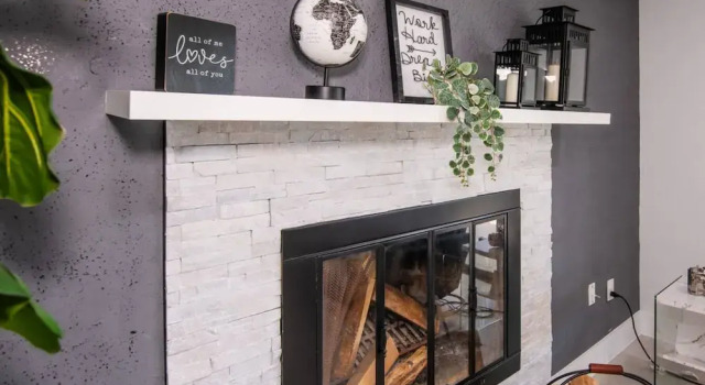 Riverside Retreat w Fireplace, Забронировать Дом для отпуска Коттеджи Дейтона-Бич, Коттедж