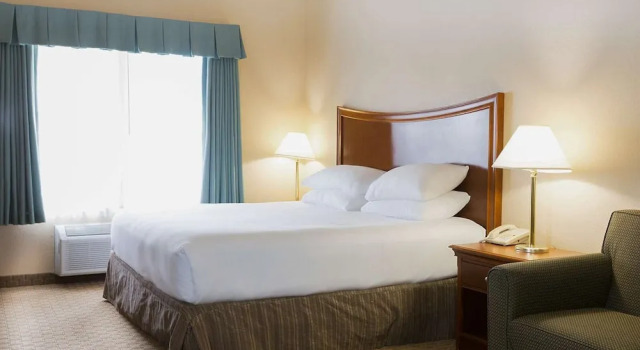 Двухместный полулюкс Red Lion Inn & Suites McMinnville