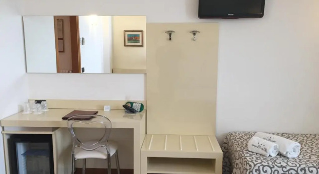 Четырёхместный номер Standard с видом на озеро Hotel Europa