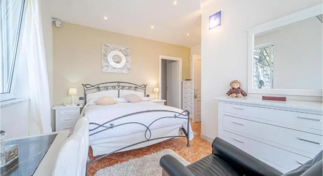 Amazing Home in Chiavari With Outdoor Swimming Pool, 5 Bedrooms and Wifi