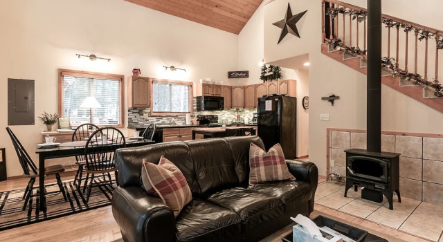 Base Camp Lodge Chalet 2 NW Comfy Cabins, Забронировать Шале Виллы Левенуэрт, Вилла