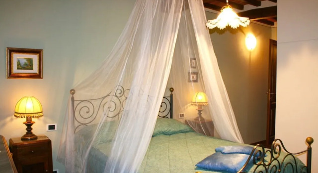 Wonderful private villa with private pool, A/C, WIFI, TV, pets allowed and parking, close to Are...