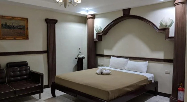 The Sonly Suites and Restaurant, Rezerwuj Hotel Hotele w General Santos z parkingiem, Parking