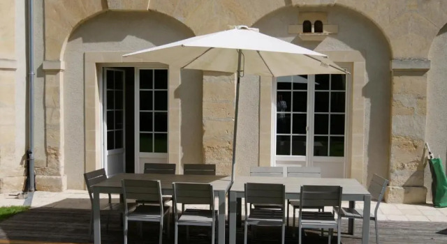 Magnifique château rénové proche bourg grand parc belle terrasse billard, ping pong, proche Bayeux et plages du débarquement, Réserver Hôtel Tilly-sur-Seulles 