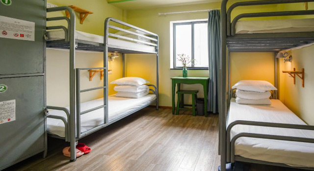 Кровать в общем номере (мужской номер) Hangzhou Wushanyi International Youth Hostel