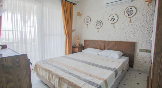 Трёхместный номер Standard с видом на воду Glenn Hotel & Beach