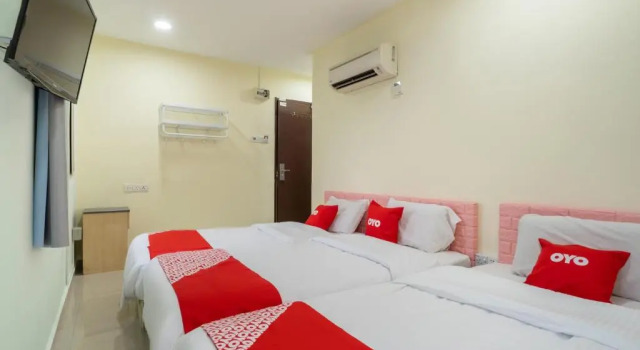 Люкс Premium OYO 89717 Budget Star Hotel