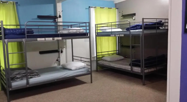Кровать в общем номере Yosemite International Hostel