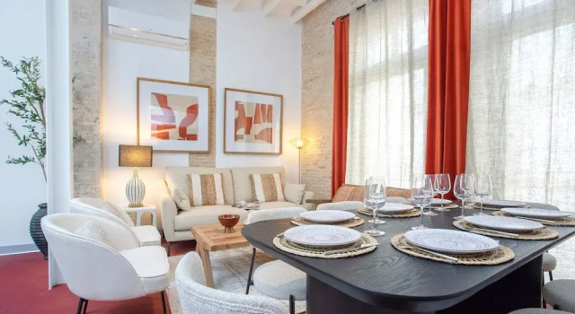 Апартаменты Cozy 3BD Duplex With Private Pool in Seville Center Gran Poder III