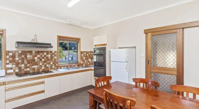 Коттедж Kepal House - Budget friendly family home
