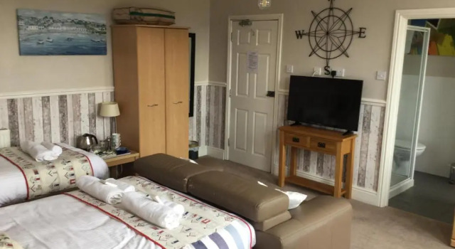 Earlston House, Book Bed and Breakfast Paignton Devon