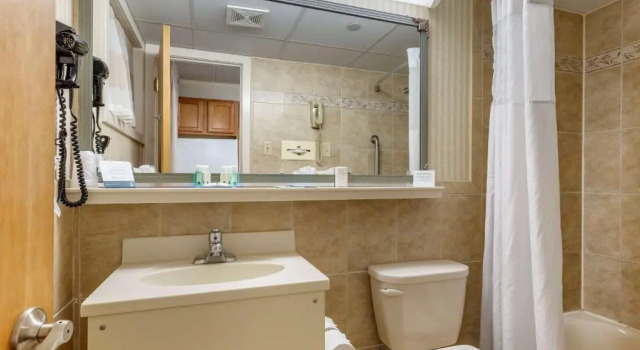 Четырёхместный номер Standard Цокольный этаж Quality Inn Boardwalk