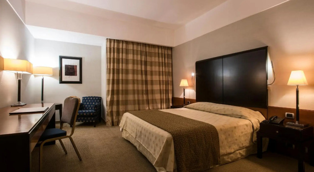 Fly On Hotel