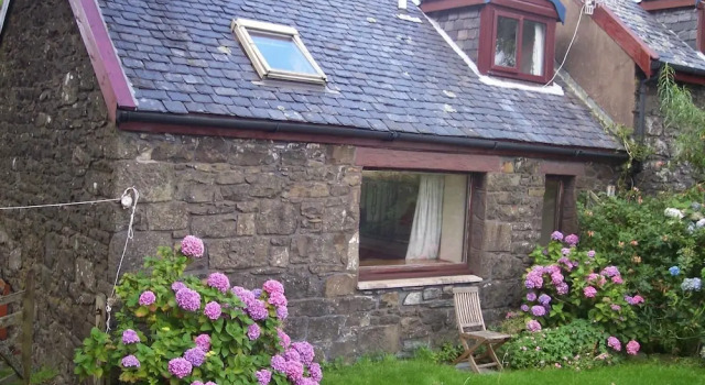 Steading Holidays - The Byre, Buchen Sie Ferienhaus Villen in Insel Eigg, Villa