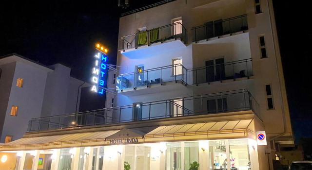 Hotel Linda, Забронировать Отель Отели Каорле с парковкой, рядом с Дарсена делл Оролоджо, Парковка
