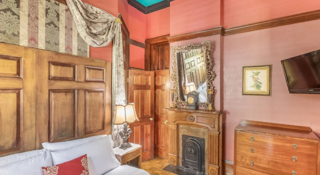 Люкс Comfort Royal Barracks Guest House