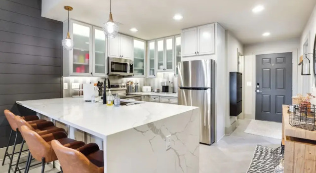 Апартаменты с 2 комнатами с балконом Views + Pool Access: Luxurious Lake Ozark Condo