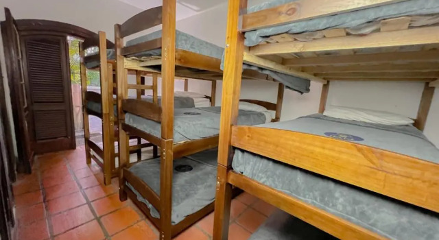 Beer Hostel Ilhabela, Забронировать Хостел Недорогие отели Ильябела, рядом с Пляж Saco da Capela, недорого