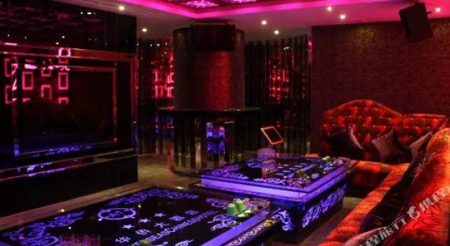 Люкс Deluxe Overseas Chinese Hotel