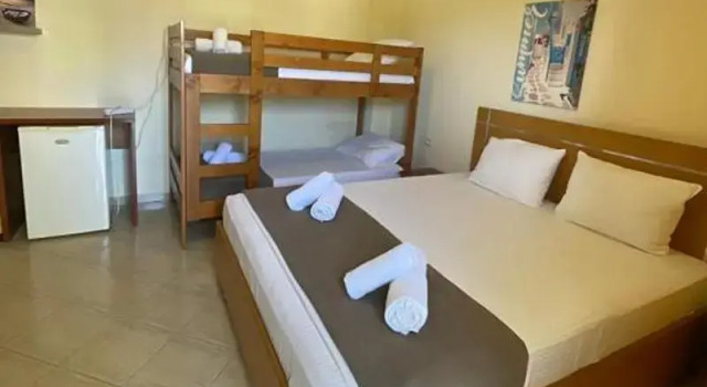 Четырёхместный номер Standard с балконом и с красивым видом из окна Prishtina Hotel Sarande