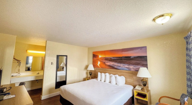 Двухместный номер Standard с видом на озеро Days Inn by Wyndham Mackinaw City - Lakeview
