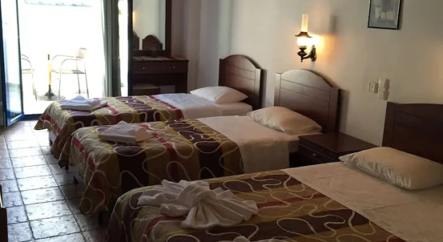 Четырёхместный номер Standard c 1 комнатой с балконом и с видом на море Daskalogiannis Hotel