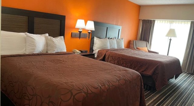 Четырёхместный номер Standard Crossroads Hotel and Huron Event Center